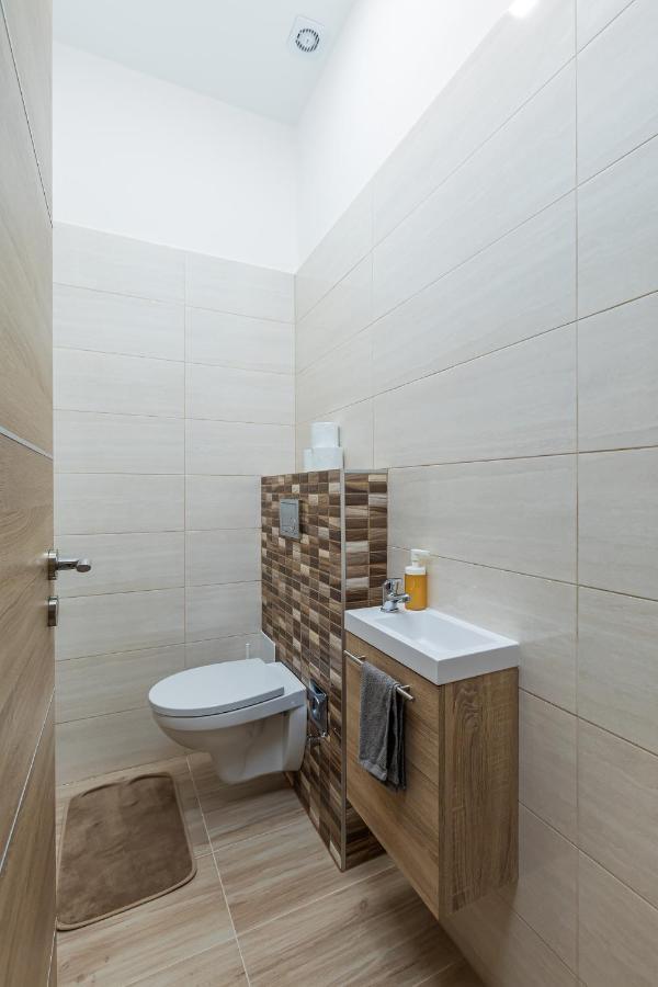 Csengery Deluxe Home With Balcony Budapest Exterior photo