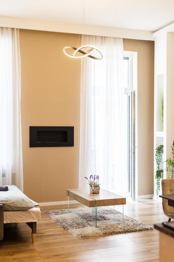 Csengery Deluxe Home With Balcony Budapest Exterior photo